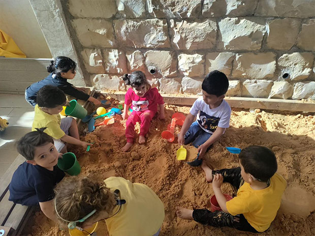 ילדים-משחקים-בחול